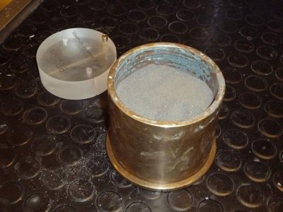 Sample container with dry powder